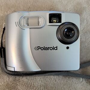 Polaroid Fun Flash 640. 0.3 amp. Photo Max . Digital Camera. Vintage. Works.